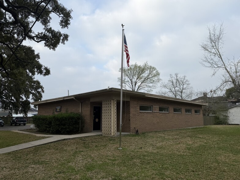 More Photos Of 2115 McFaddin St, Beaumont Medical For Lease