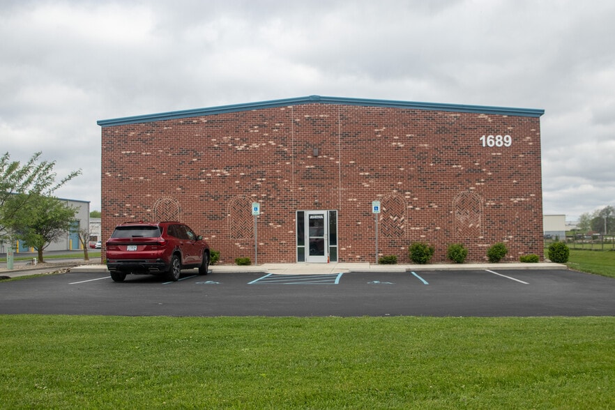 Primary Photo Of 1689 N Michigan Rd, Shelbyville Warehouse For Sale