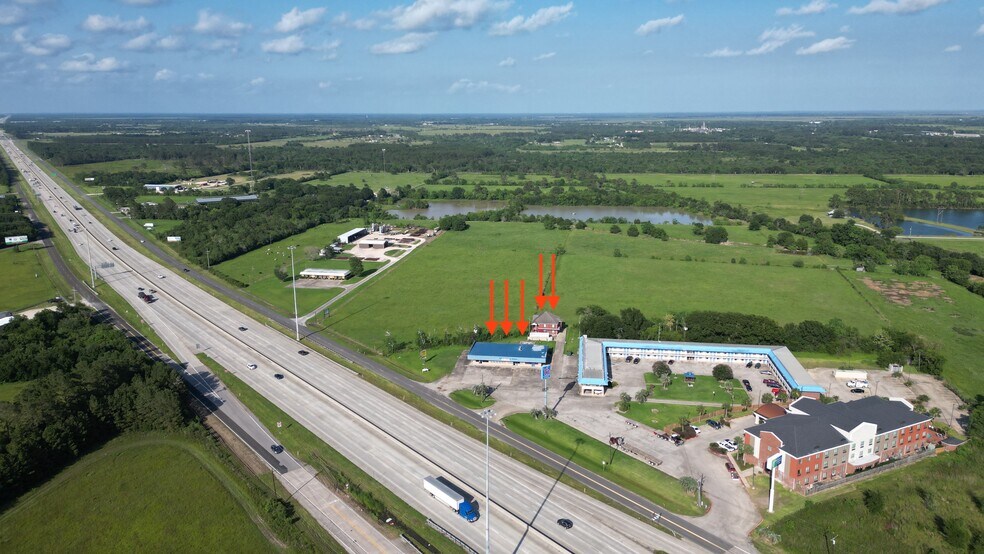 More Photos Of 46328 Interstate 10, Winnie Restaurant For Lease