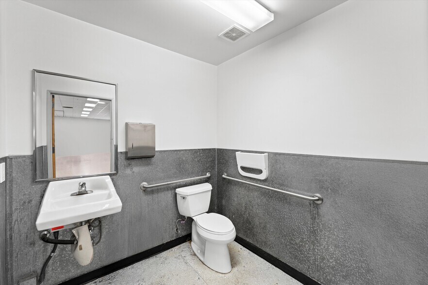 More Photos Of 7433-7439 Lampson Ave, Garden Grove Warehouse For Sale