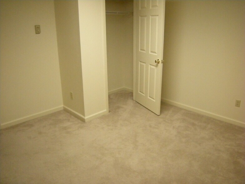 More Photos Of 303 McDougal Ave, Richmond Apartments For Sale