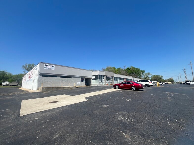 More Photos Of 1260-1280 Merriam Ln, Kansas City Unknown For Lease