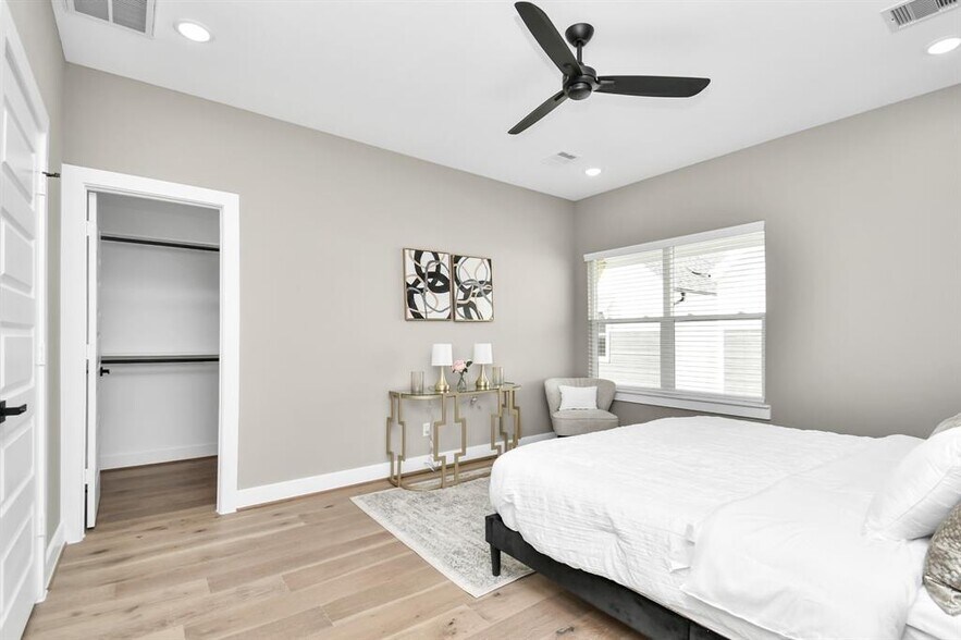 More Photos Of 316 Thornton Rd, Houston Apartments For Sale