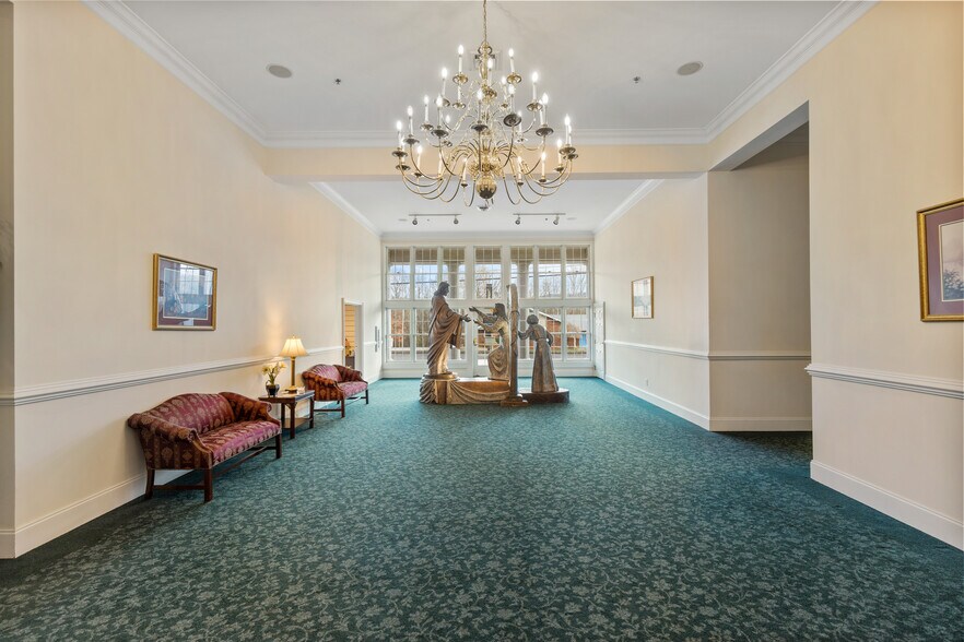 More Photos Of 300 N Tennessee Ave, Etowah Funeral Home For Sale