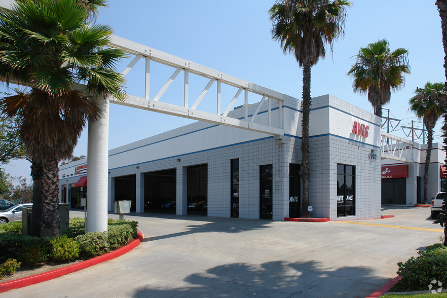 Primary Photo Of 6696 Miramar Rd, San Diego Auto Repair For Lease