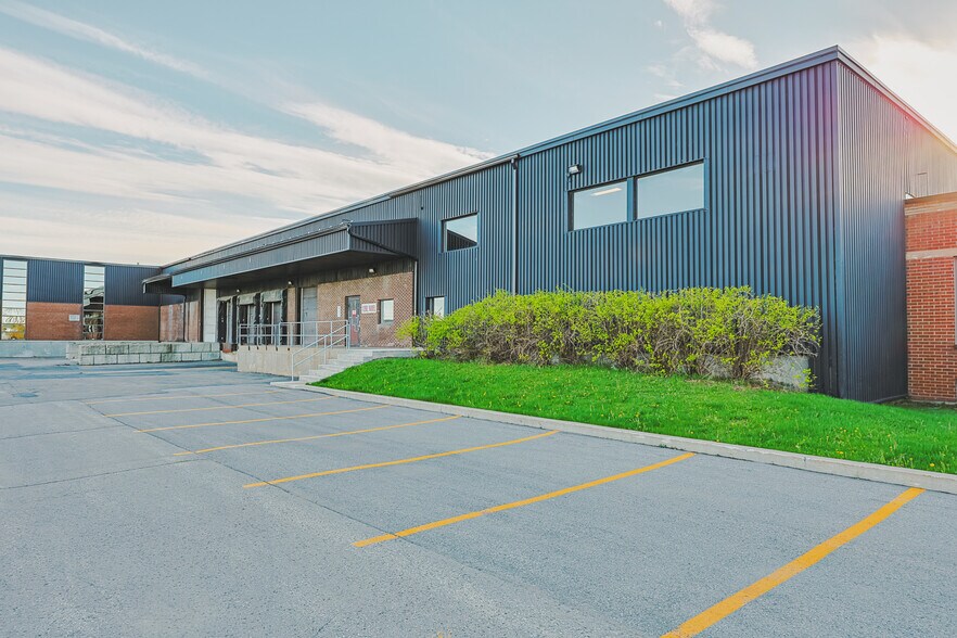 More Photos Of 1280 Rue Nobel, Boucherville Manufacturing For Lease