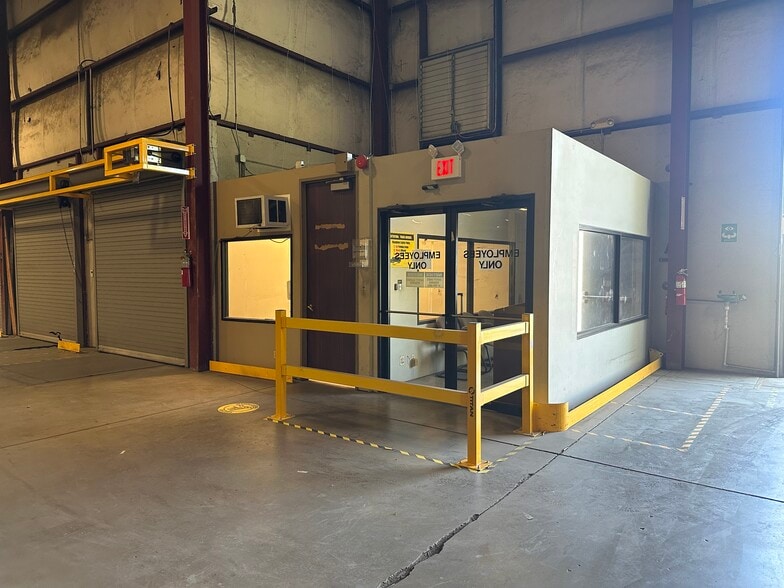 More Photos Of 12322 E 55th St, Tulsa Distribution For Lease