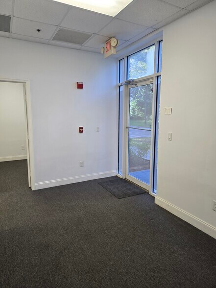 More Photos Of 829-829 S Kings Hwy, Fort Pierce Warehouse For Lease