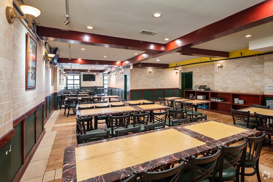 More Photos Of 737-739 N La Salle Dr, Chicago Storefront Retail Office For Sale