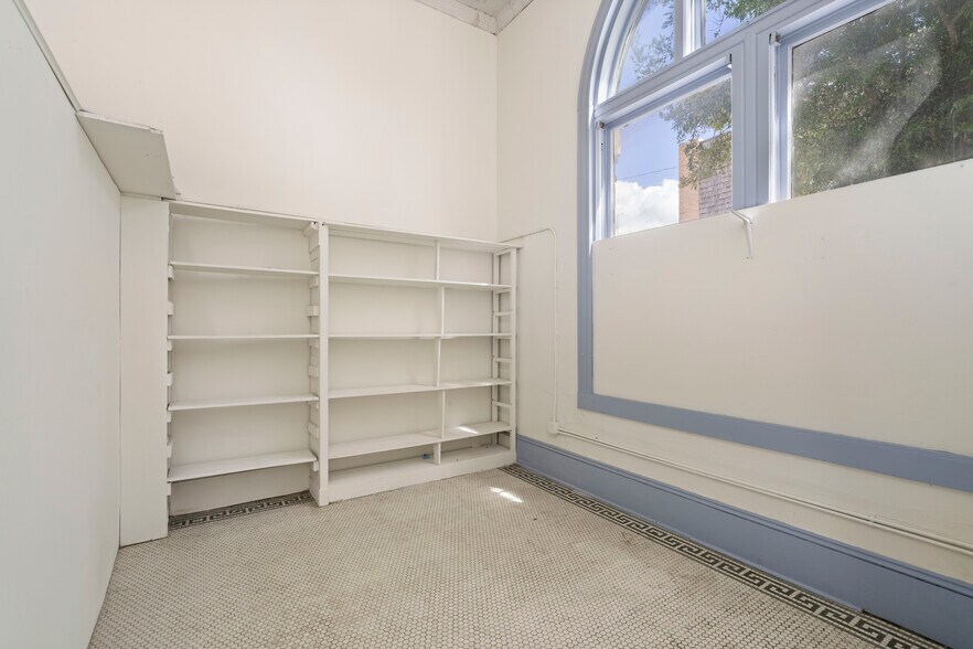 More Photos Of 106 W Oak St, Arcadia Storefront For Sale