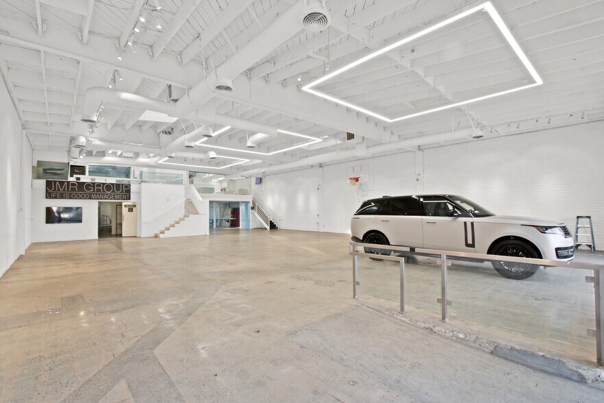 More Photos Of 165-171 S Robertson Blvd, Beverly Hills Storefront For Lease