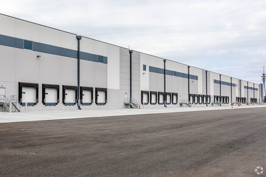 More Photos Of 1 Wiley Dr, Somerset Distribution For Lease