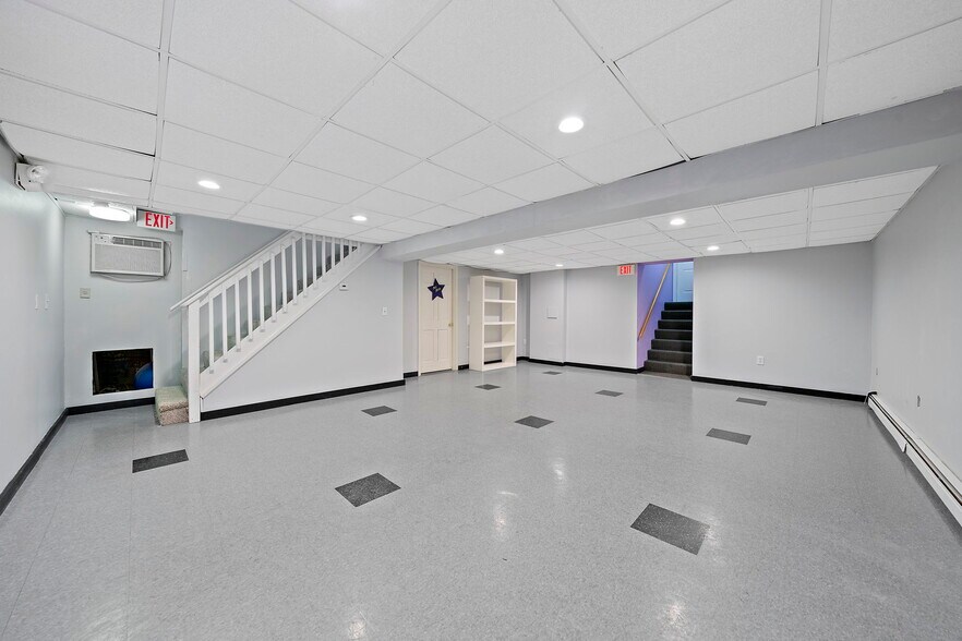 More Photos Of 1221 Ocean St, Marshfield Flex For Sale