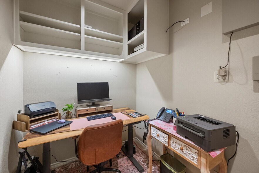 More Photos Of 2220 W 2nd Ave, Corsicana Office For Sale