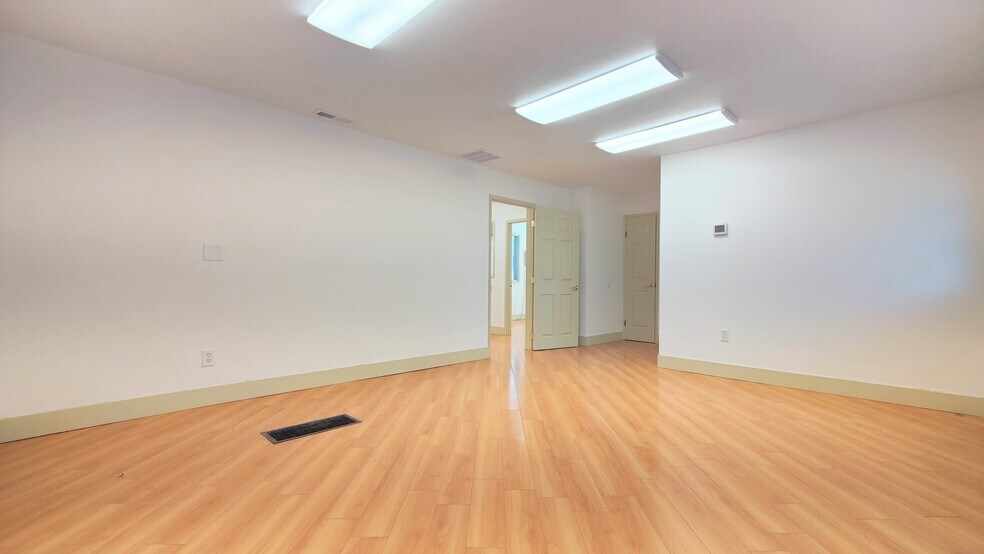 More Photos Of 12208-12222 SE Market St, Portland Office For Lease