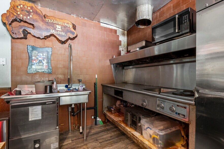 More Photos Of 12946 Avenue of the Giants, Myers Flat Storefront Retail Office For Sale