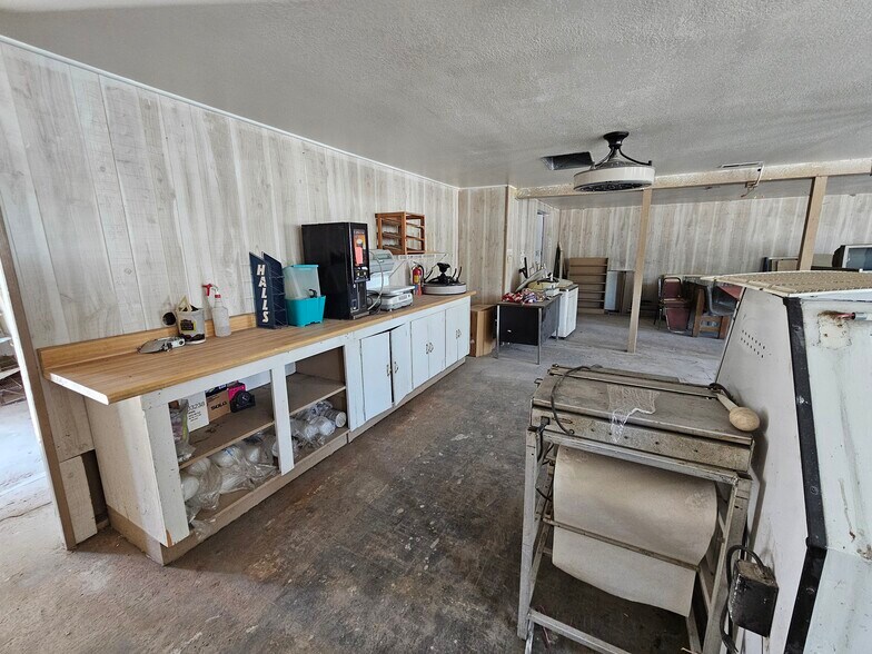 More Photos Of 701 W Oak St, Lamar General Retail For Sale