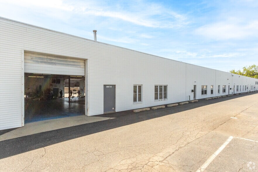 More Photos Of 141 Central Ave, Farmingdale Light Manufacturing For Lease
