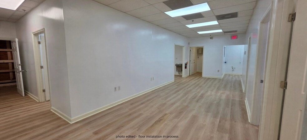 More Photos Of 7810 Kingspointe Pky, Orlando Warehouse For Lease