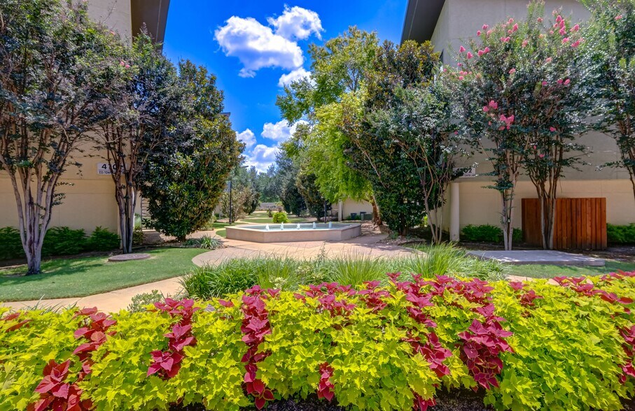 More Photos Of 251 Town Center Ln, Keller Apartments For Lease