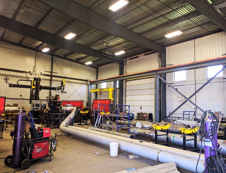 More Photos Of 1404 10th St, Nisku Warehouse For Lease