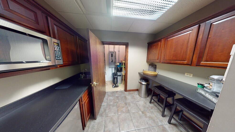 More Photos Of 3 Executive Ct, South Barrington Medical For Lease