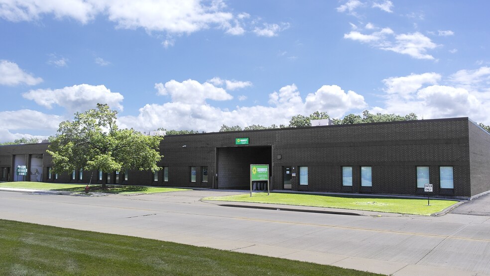 Primary Photo Of 3975-3995 Commercial Ave, Northbrook Warehouse For Lease