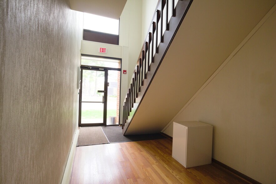 More Photos Of 2211 Dickens Rd, Richmond Office For Sale