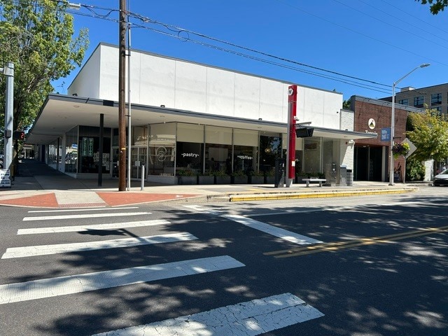 More Photos Of 1001-1005 Broadway St, Vancouver Freestanding For Lease
