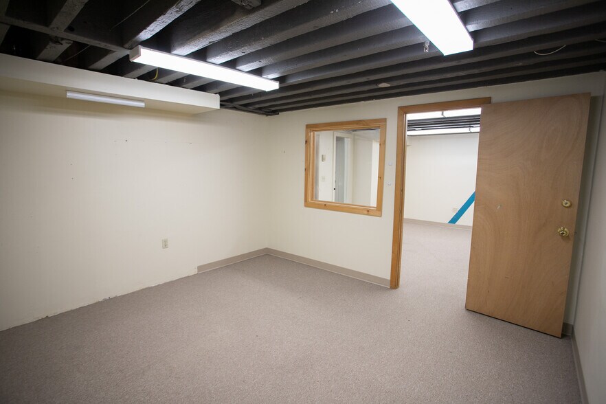 More Photos Of 105 Main St, Bangor Apartments For Lease