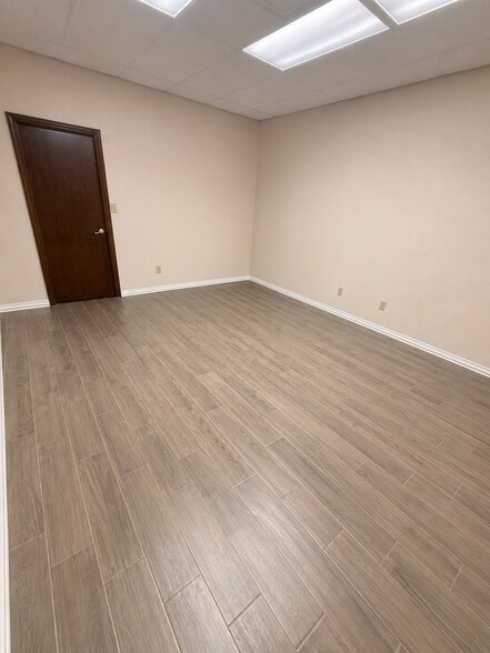More Photos Of 4818 Woodall St, Dallas Manufacturing For Lease