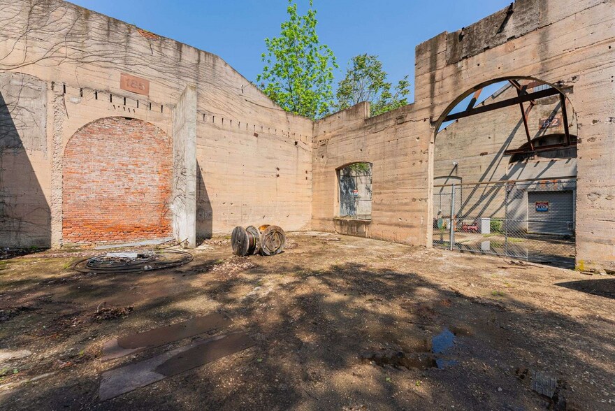 More Photos Of 311 Rose Ave, Marion Warehouse For Sale