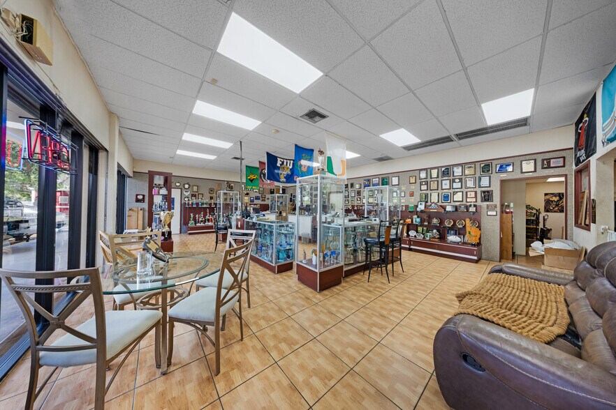More Photos Of 9465 SW 56th St, Miami Freestanding For Sale