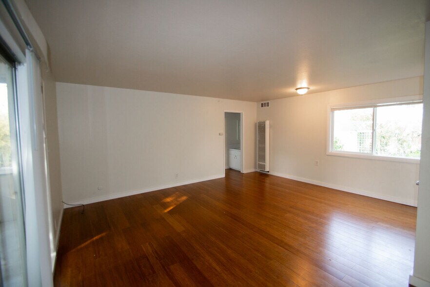 More Photos Of 2210-2212 Ward St, Berkeley Apartments For Sale