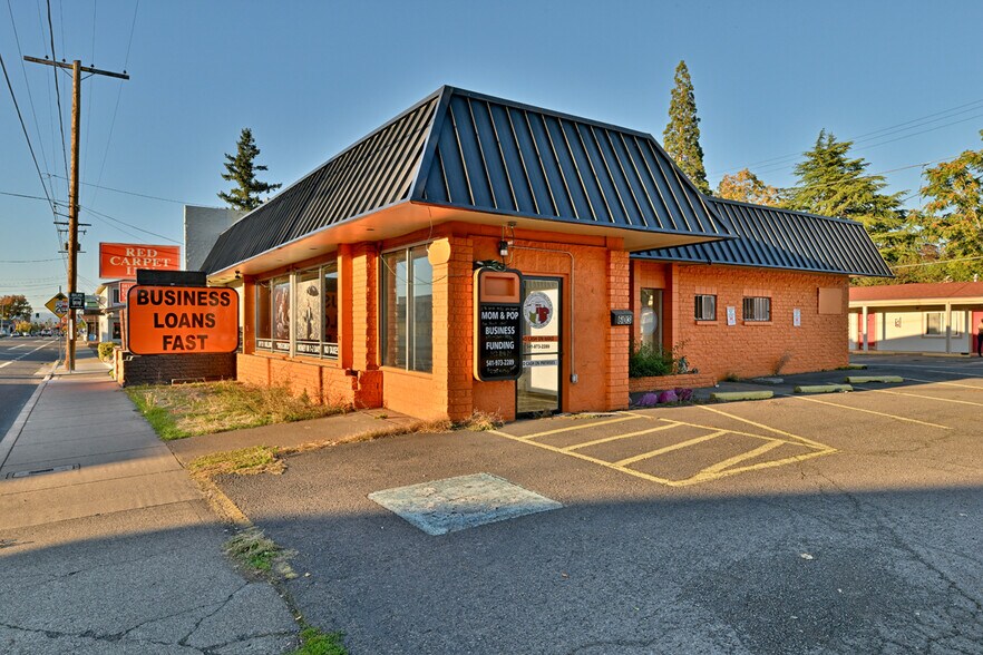 More Photos Of 603 S Riverside Ave, Medford General Retail For Sale