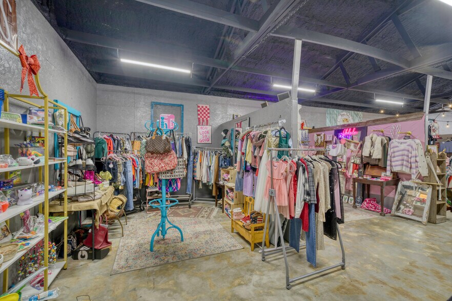 More Photos Of 710 S May St, Madisonville General Retail For Sale