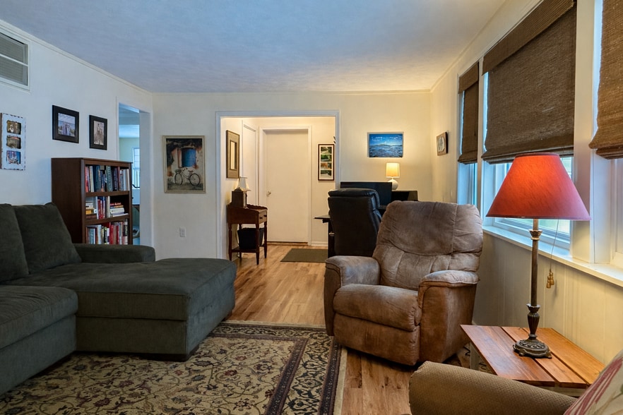 More Photos Of 11481 Main St, Honor Hotel For Sale