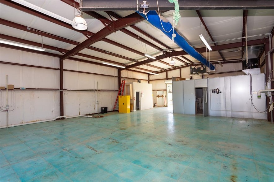 More Photos Of 7748 E US Highway 290, Johnson City Warehouse For Lease