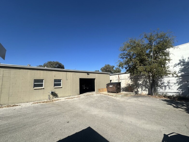 More Photos Of 11720 Warfield St, San Antonio Light Manufacturing For Lease