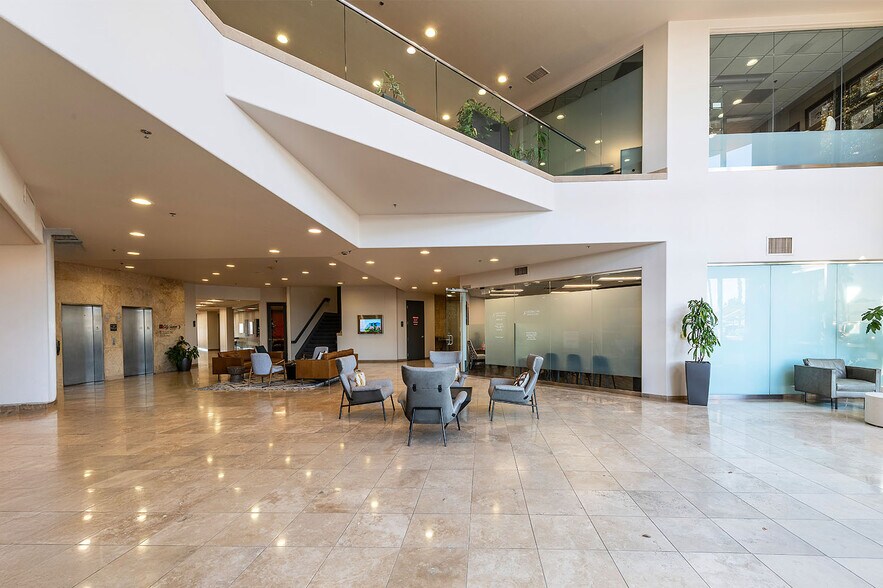 More Photos Of 22601 N 19th Ave, Phoenix Office For Sale