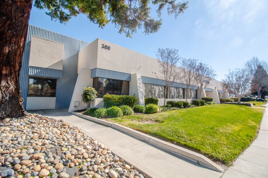 More Photos Of 388 Oakmead Pky, Sunnyvale Service For Lease