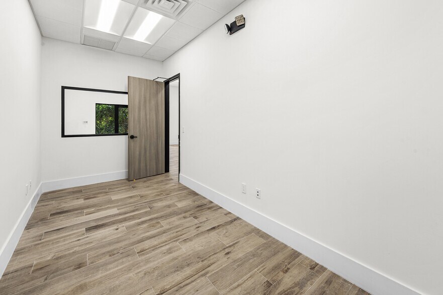 More Photos Of 1930 N 30th Rd, Hollywood Office Residential For Lease