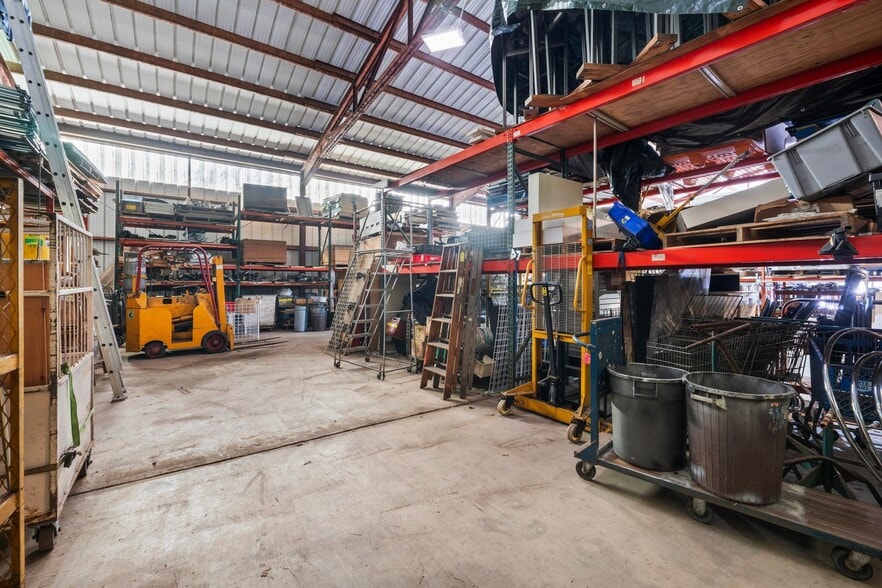 More Photos Of 1907 Sanford Rd, Wells General Retail For Sale