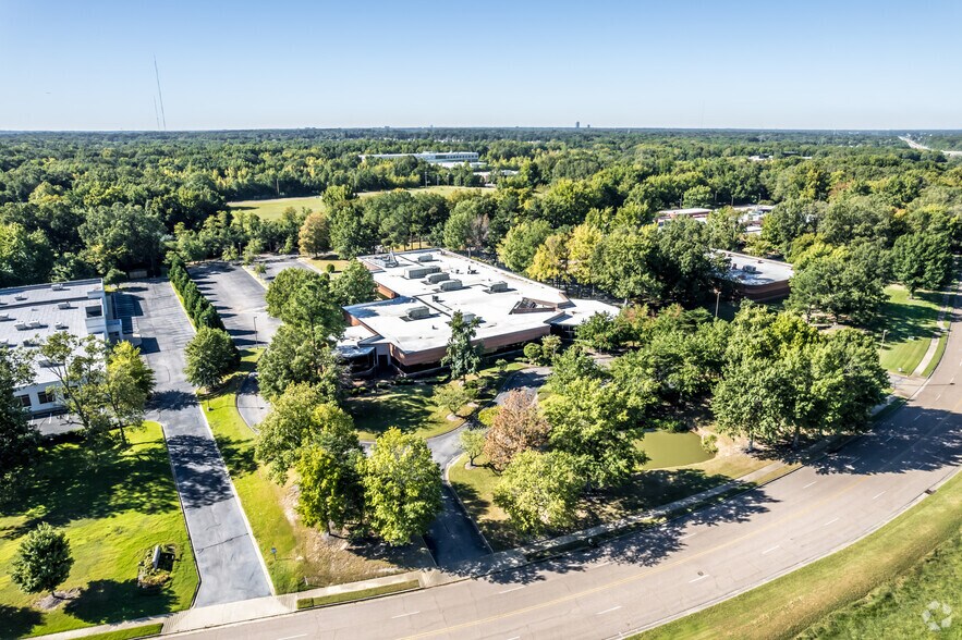 More Photos Of 7275 Goodlett Farms Pky, Cordova Light Distribution For Lease