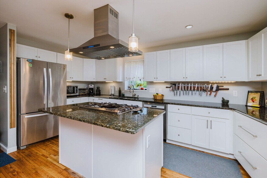 More Photos Of 1019 Main Rd, Tiverton Storefront For Sale