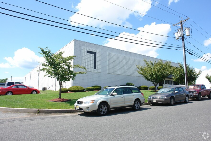 Primary Photo Of 7 Self Blvd, Carteret Warehouse For Lease