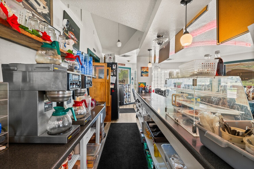 More Photos Of 601 Main St, Junction City Restaurant For Sale