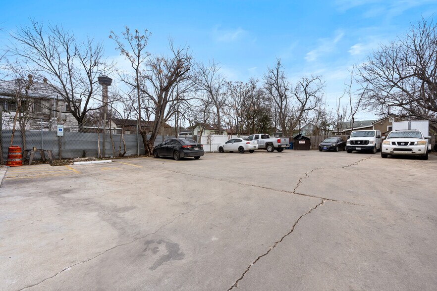 More Photos Of 620 S Presa St, San Antonio Restaurant For Lease
