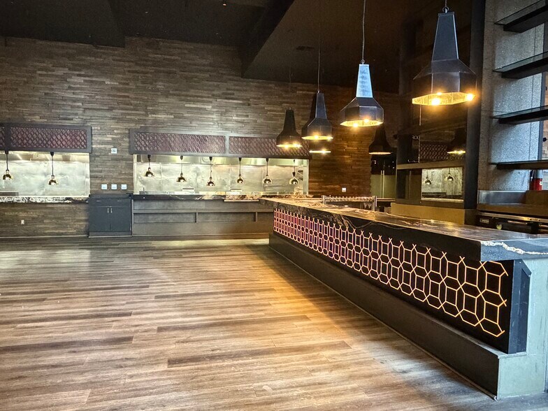 More Photos Of 800 W 6th St, Los Angeles Office For Lease