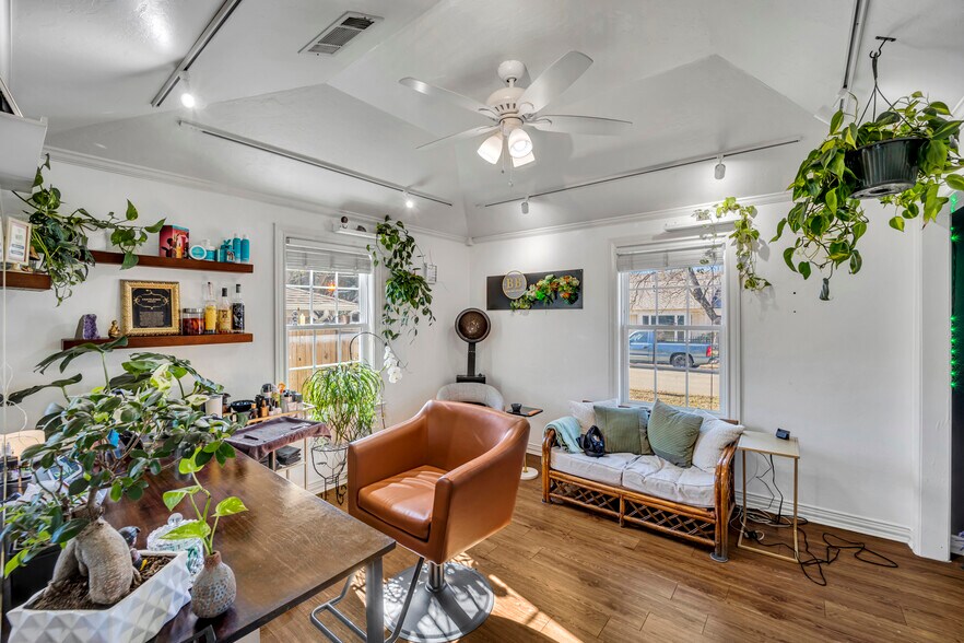 More Photos Of 808 W Abram St, Arlington Freestanding For Sale